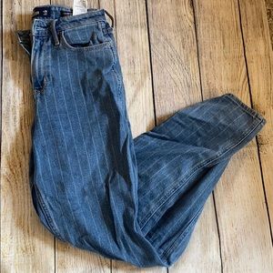 Hollister High Rise Mom Jean 26 waist stripe